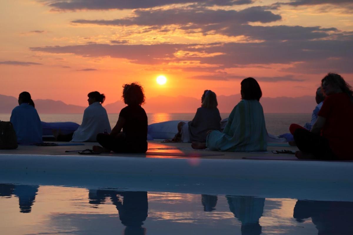 Eight Dimensions Capari Suites Elafonisos Экстерьер фото
